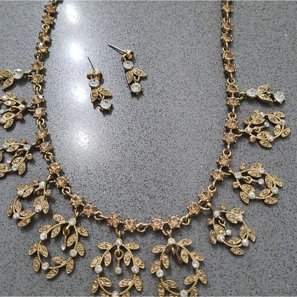 New rhistone necklace  beautiful New color go - Picture 1 of 4